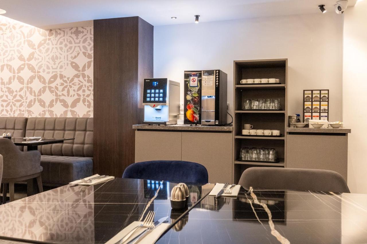 Alavits By St Hotel